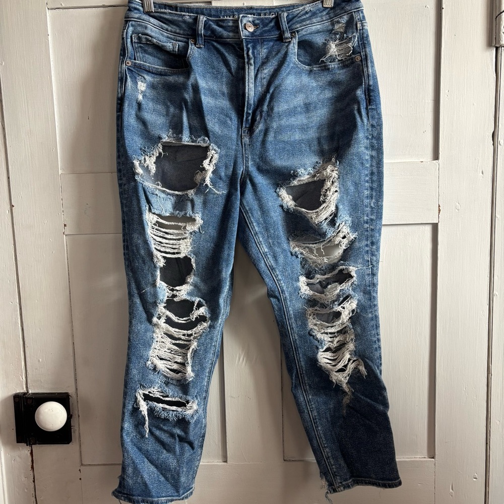 American Eagle Ripped Short Mom Jeans